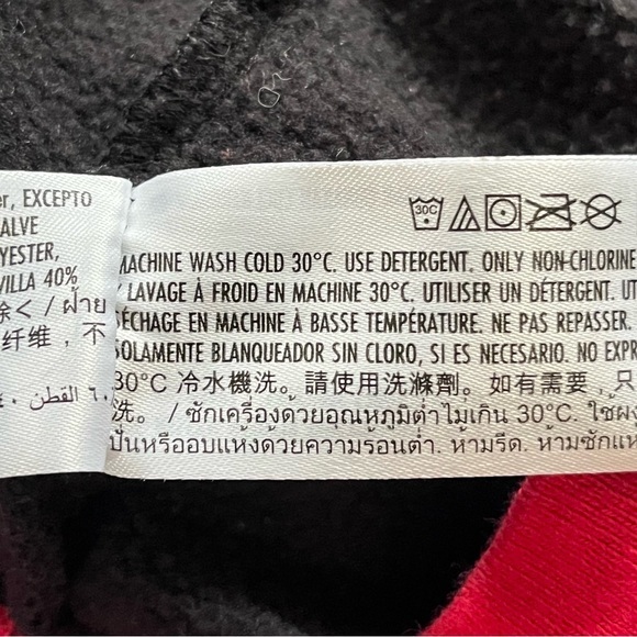 Disneyland Resort Disney World Mickey Christmas Holiday Sweatshirt M Black‎ Red - Picture 16 of 16